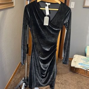 Aritzia Wilfred Free Klum Velvet Dress.